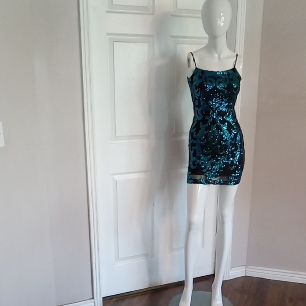 B Darlin Blue and Black Sequin Prom Dress size 0